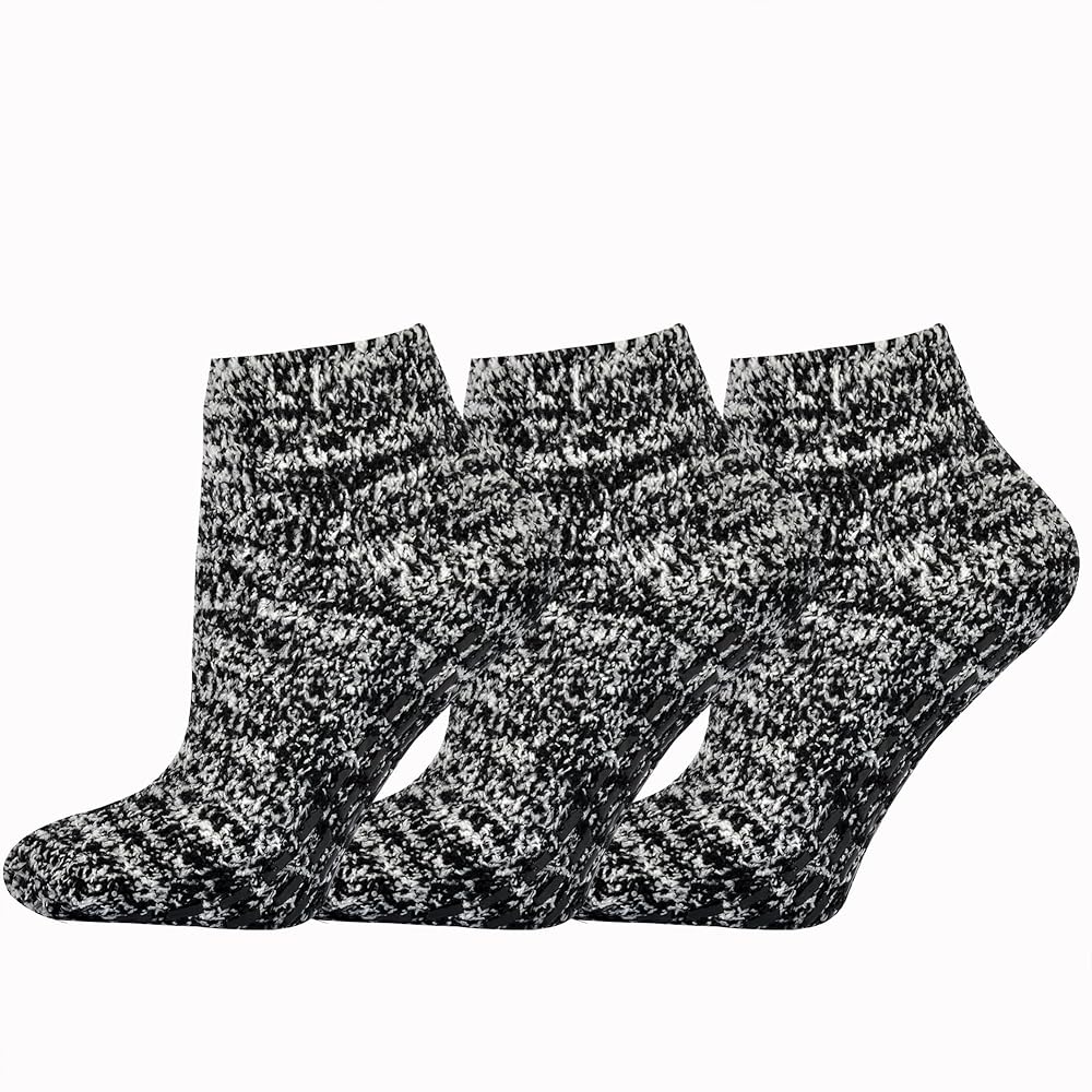 JORMATT Ultra Thick Women Hospital Socks Mens Fuzzy Slipper Socks with Grips Cozy Non Slip Socks